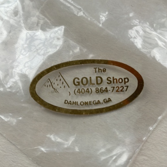 Gold Japanese Maple leaf pendant - Picture 4 of 6